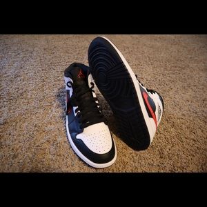 Jordan 1 Mid “Chile Red”